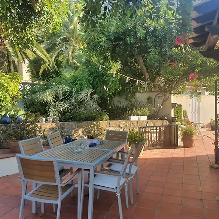 Agradable Casa Con Piscina Privada Y Jardin