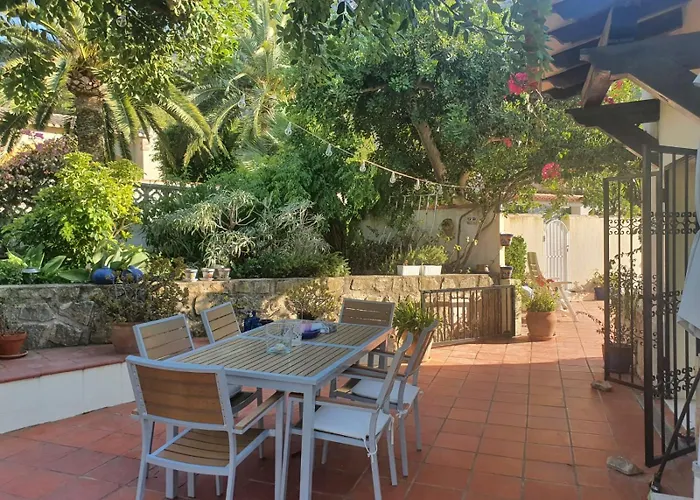 Agradable Casa Con Piscina Privada Y Jardin