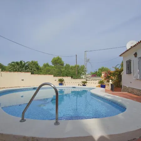 Agradable Casa Con Piscina Privada Y Jardin Дом отдыха