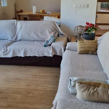 Дом отдыха Agradable Casa Con Piscina Privada Y Jardin